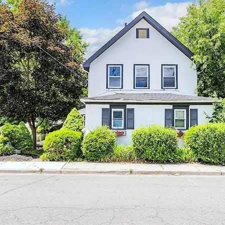 Two-Bedroom Home 25 Min To Nyc Free Parking-Unit-1